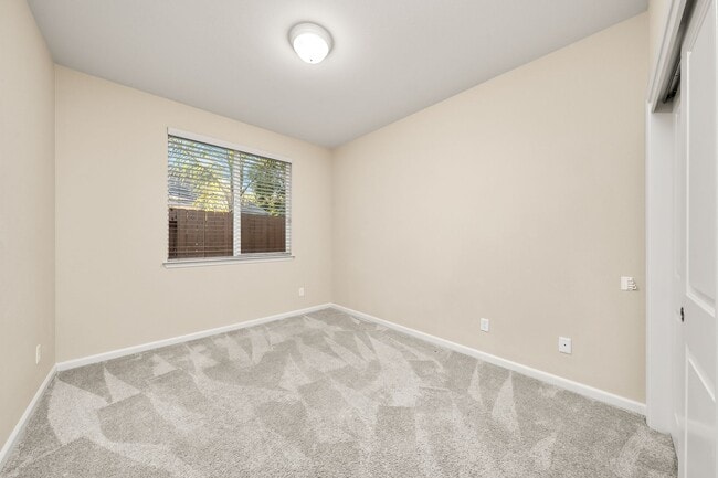 Building Photo - FOR RENT: 3BD/2BA Single-Story Home in 55+ Community