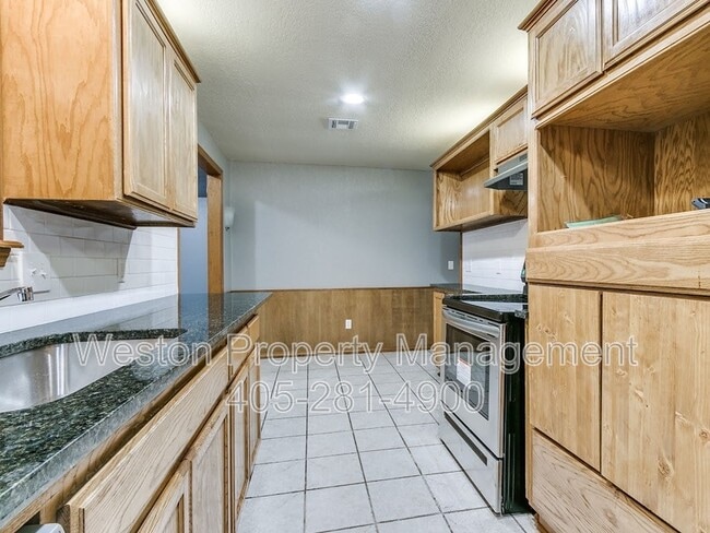 Building Photo - 1304 Regency Blvd