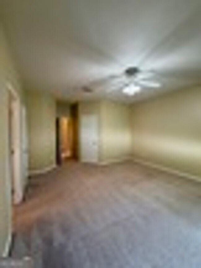 Building Photo - 200 Royal Palms Ave