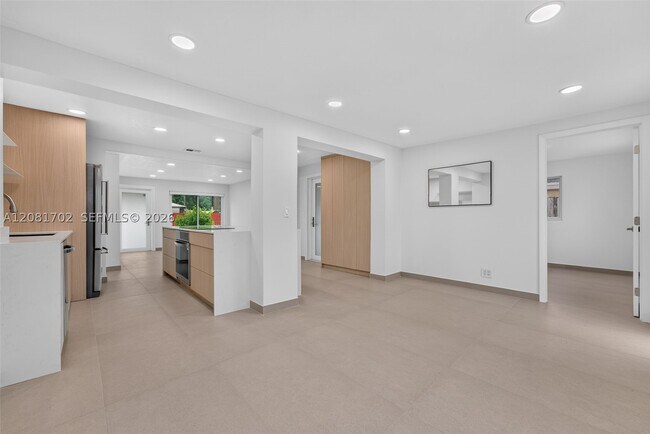Building Photo - 3036 N 58th Ave