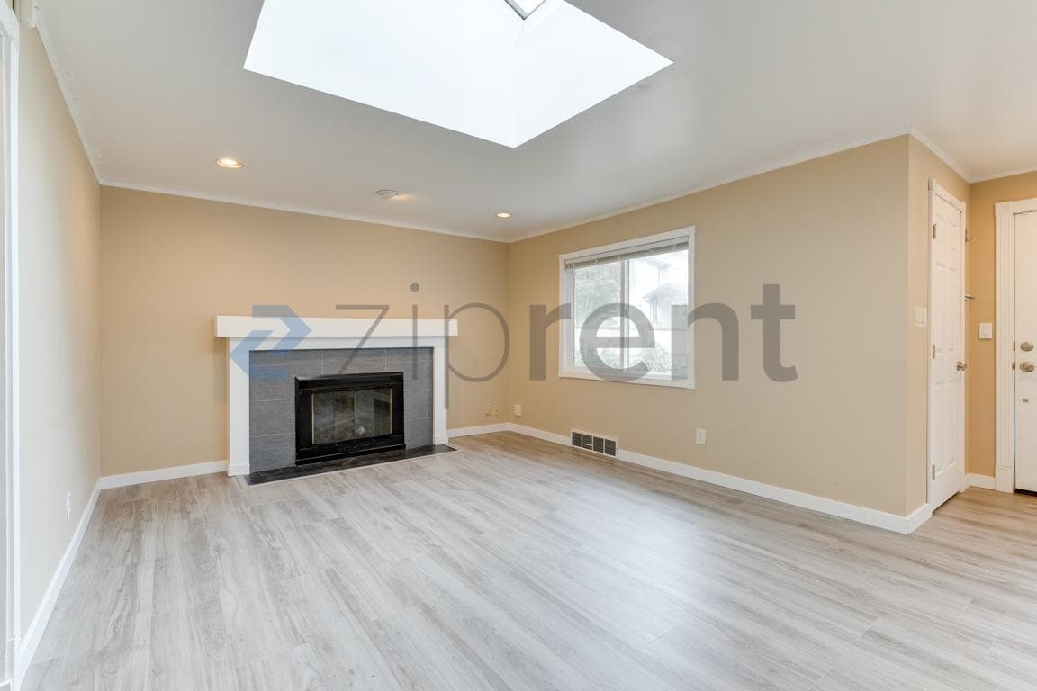 Building Photo - 3733 88th Ave SE