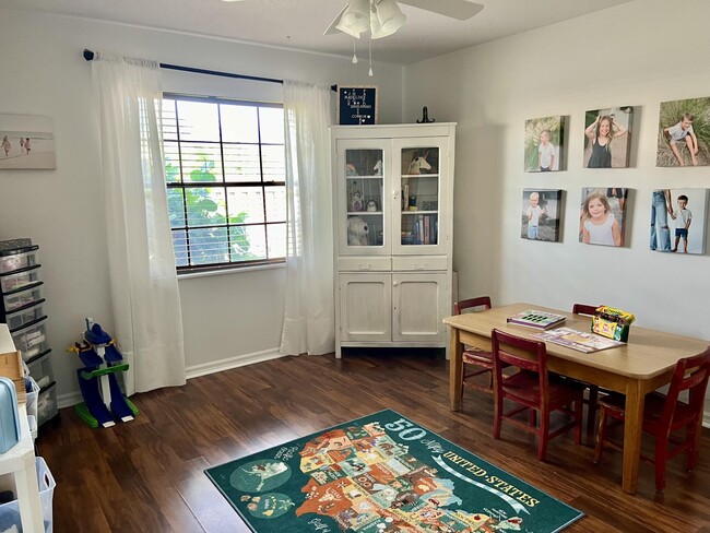 Building Photo - 410 Rio Casa Dr S