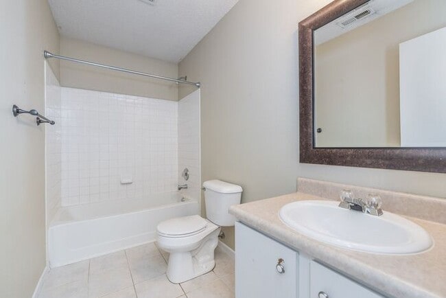 Building Photo - Sweet 3 Bedroom 2 Full Bath in Wayne Township