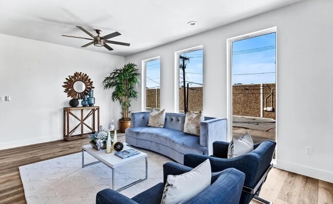 Building Photo - 183 S Prairie Ave