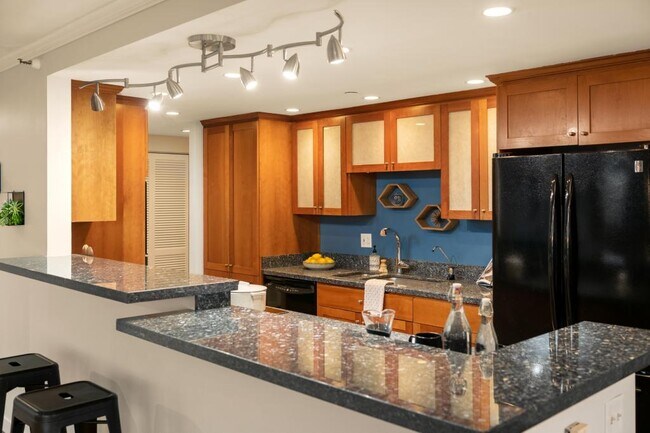 Building Photo - Harbour Heights - 2 bedrooms