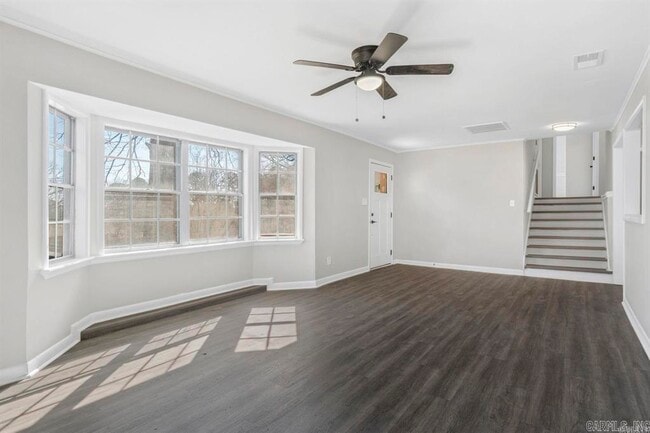 Building Photo - 2014 W Lakeview