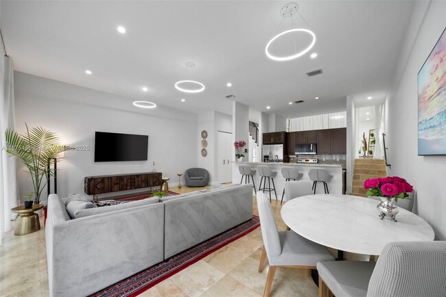 Building Photo - 3506 NE 166th St