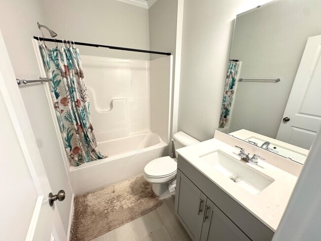 Building Photo - 4 Bedroom End Unit Townhome Almost New