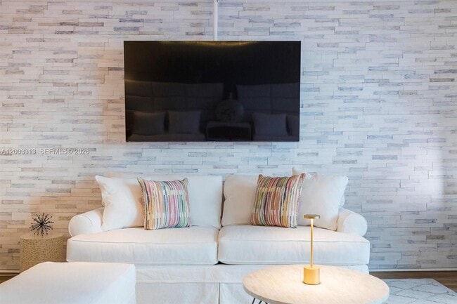 Building Photo - 2301 Collins Ave