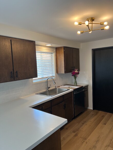 Building Photo - 1209 NE Brown Dr