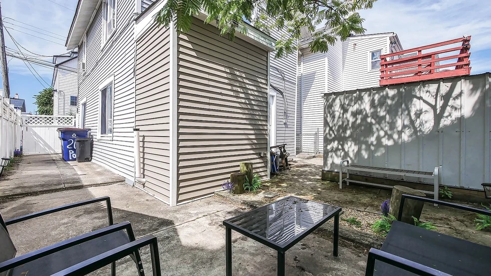 Building Photo - 201 N Portland Ave