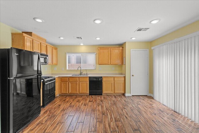 Building Photo - Exceptional Summerlin 4-Bedroom Residence with Spacious Living & Entertaining Areas
