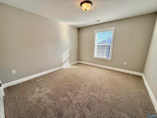 Building Photo - 5031 SE Valley Cove Dr