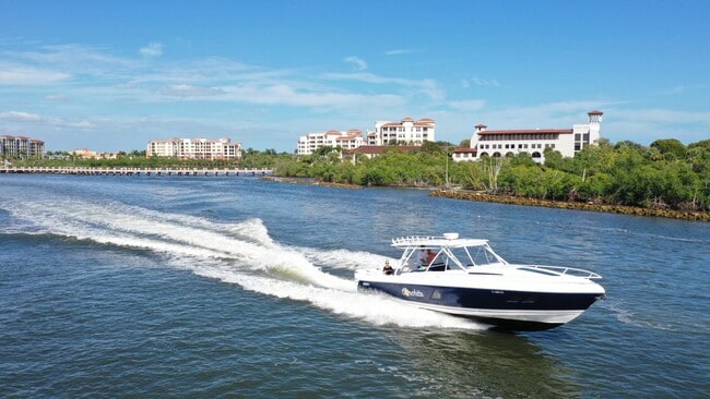 Building Photo - 9 W Riverside Dr