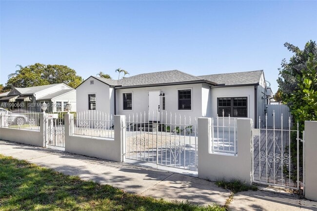 Building Photo - 3640 SW 13th St