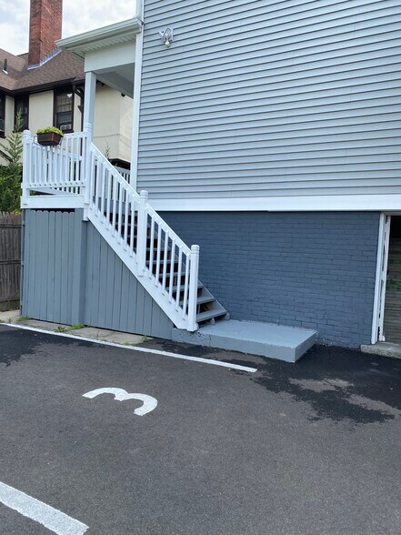 Parking Lot/Main Entrance - 149 Lincoln St