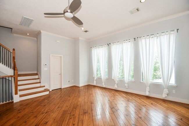 Building Photo - 748 W 16th St