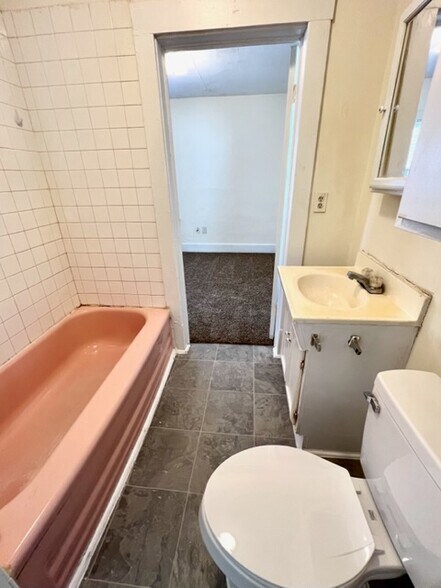 Bathroom - 517 W Minota St