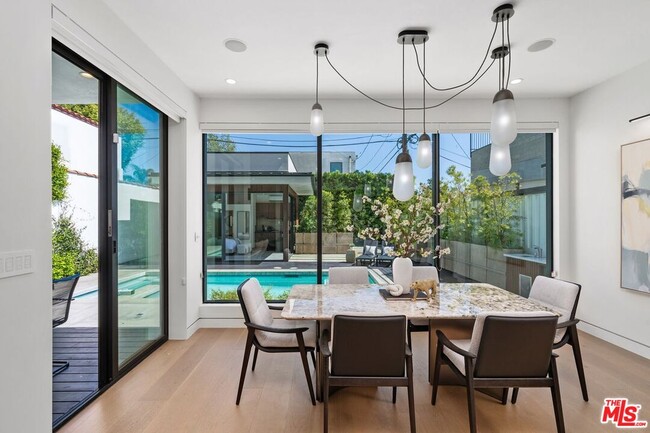 Building Photo - 714 N La Jolla Ave