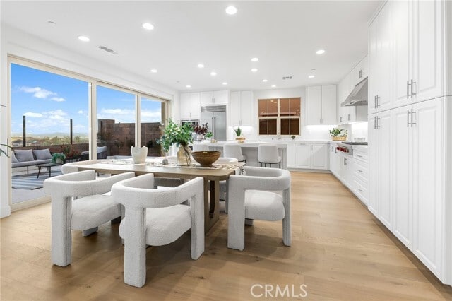 Building Photo - 206 Collino