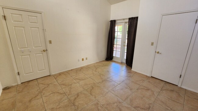 Building Photo - 2 Bedroom Condo Unit in the Amber Hills Co...