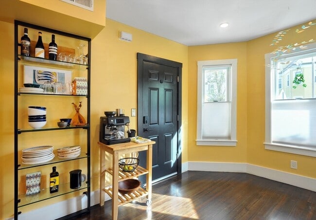 Building Photo - 27 Armandine St