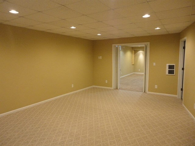 Building Photo - 744 Ridge View Dr