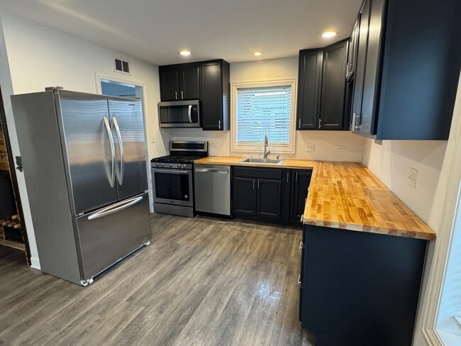 Building Photo - 1892 White St