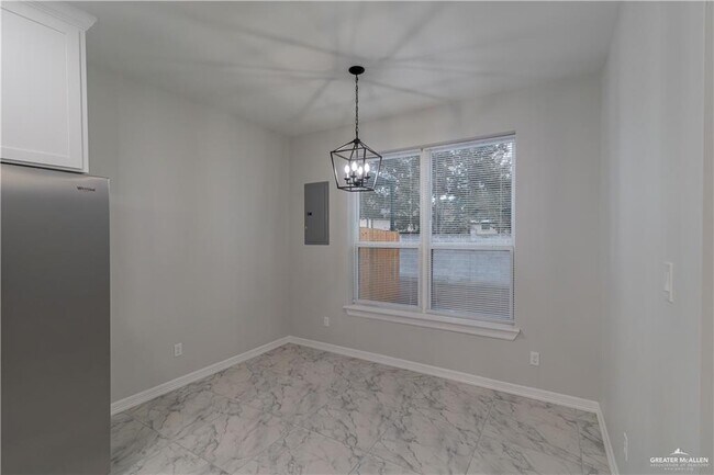 Building Photo - 14 N Crown Point