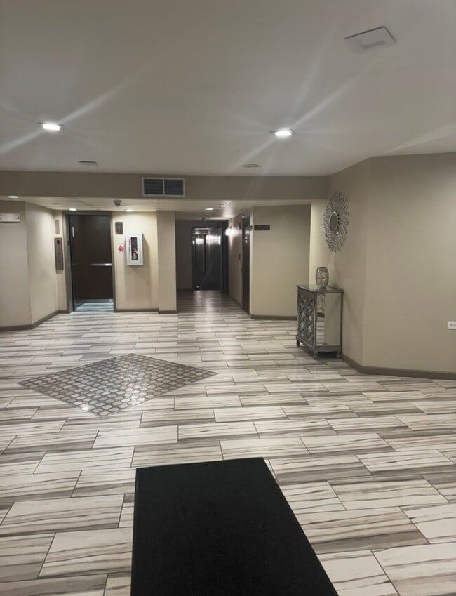 Building Photo - 1525 Sander Ct