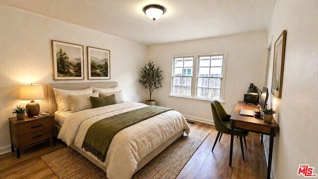 Building Photo - 132 S La Peer Dr