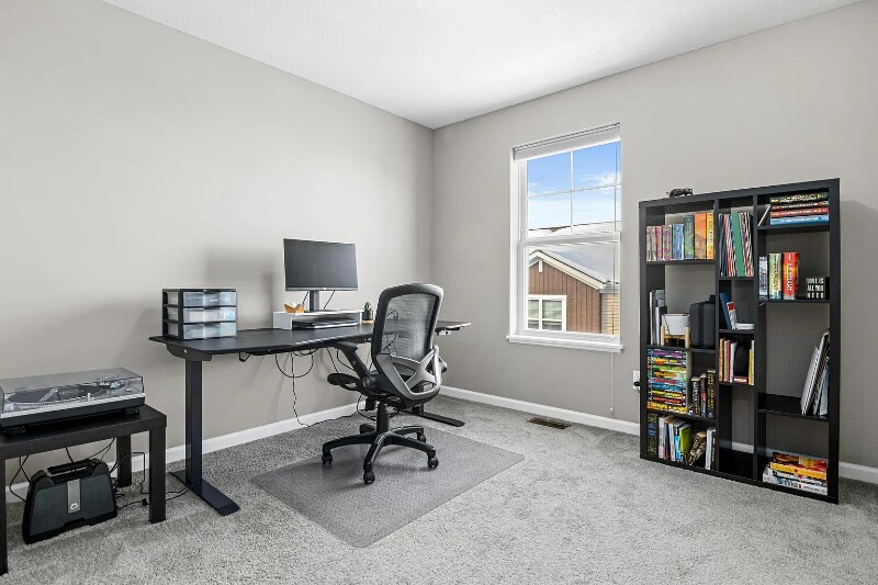 Building Photo - 801 Roselyn Dr