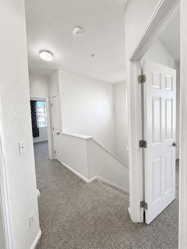 Building Photo - 15700 E Jamison Dr