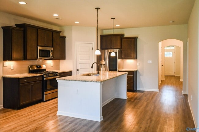 Building Photo - 163 Kingswood Dr
