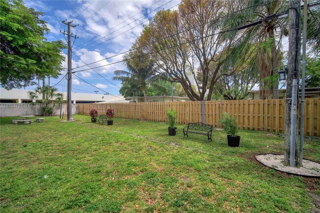 Building Photo - 414 SE 14th St