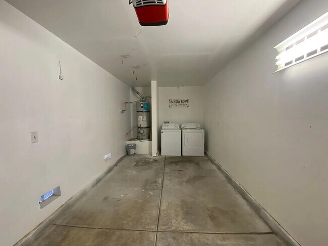 Building Photo - 6062 St Petersburg Dr