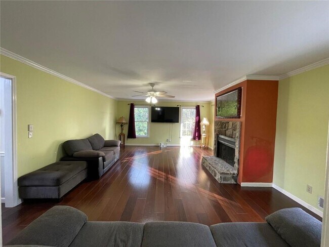 Building Photo - 156 Plantation Trce