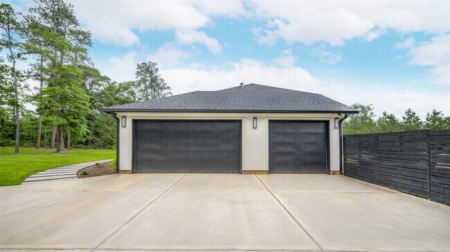 Building Photo - 15181 Frst Grv Dr