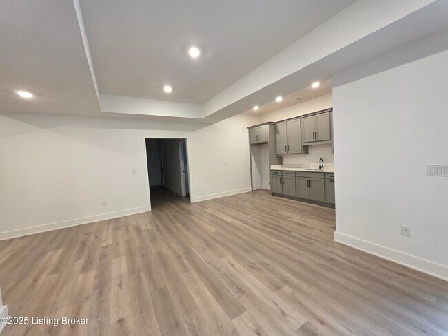 Building Photo - 2034 Andres Wy