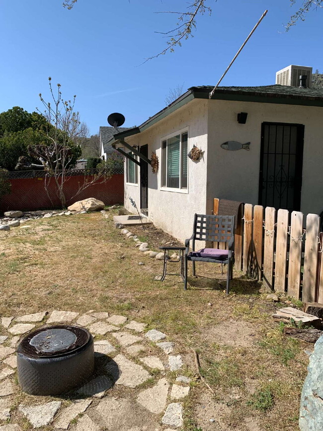 Building Photo - 2 Bed 1 Bath in Kernville