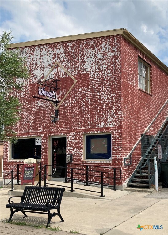 Primary Photo - 314 E Hutchison St