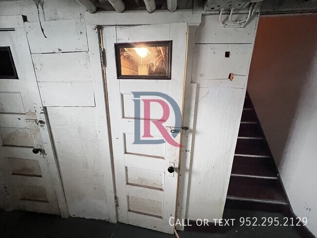 Building Photo - 3255 20th Ave S