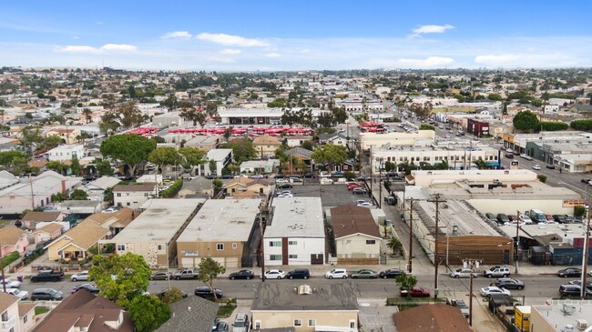 Building Photo - 1332 Walnut Ave