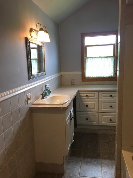 2nd Floor Bathroom; full-size tub, drawers for storage, large countertop - 11 Boxwood Ave