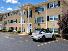 Building Photo - 4940 N Leonard Dr