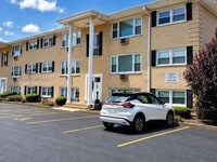Building Photo - 4940 N Leonard Dr