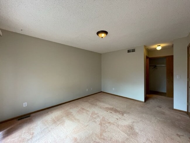 Building Photo - 8020 Holland Ct