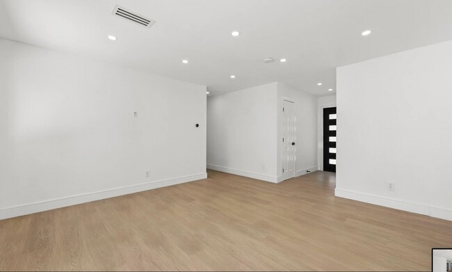 Building Photo - 7827 Hesperia Ave