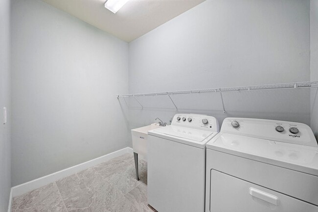 Building Photo - Modern Living 3-bedroom, 2-bath home in Alva