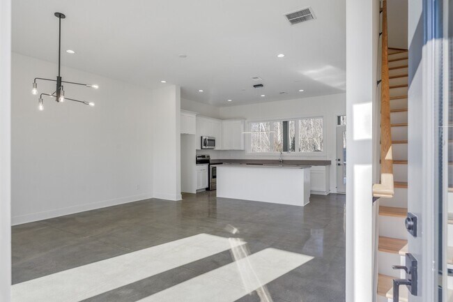 Building Photo - 1523 Yarra St
